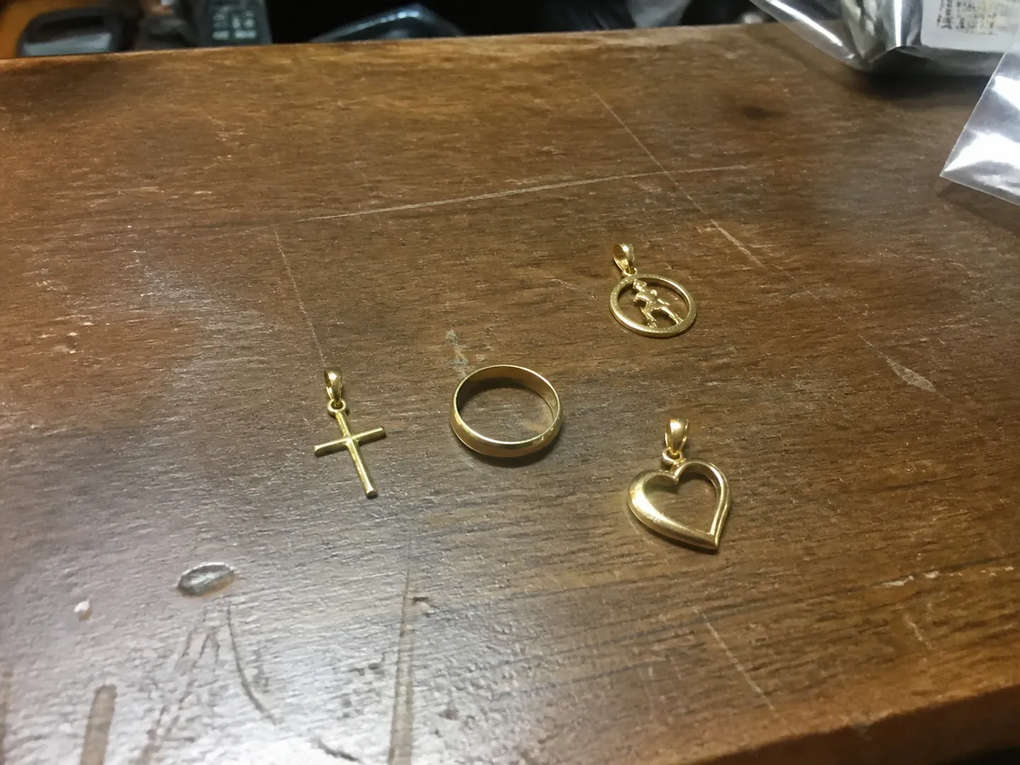 Illustrative example: gold pieces
