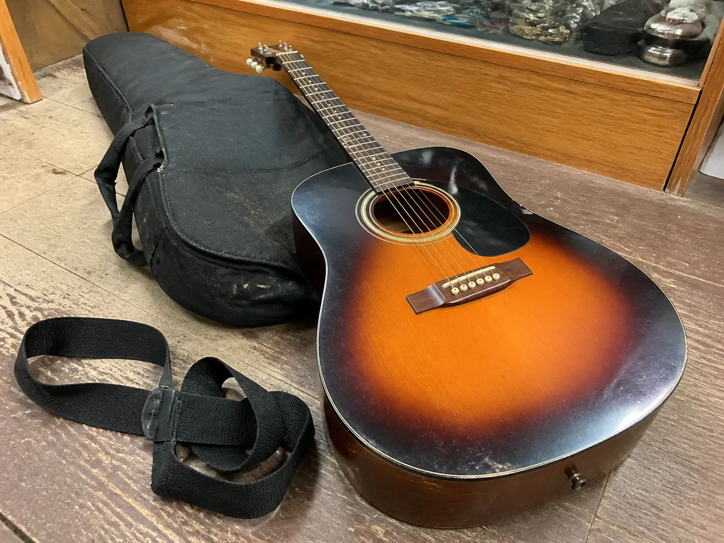 Illustrative example: acoustic guitar